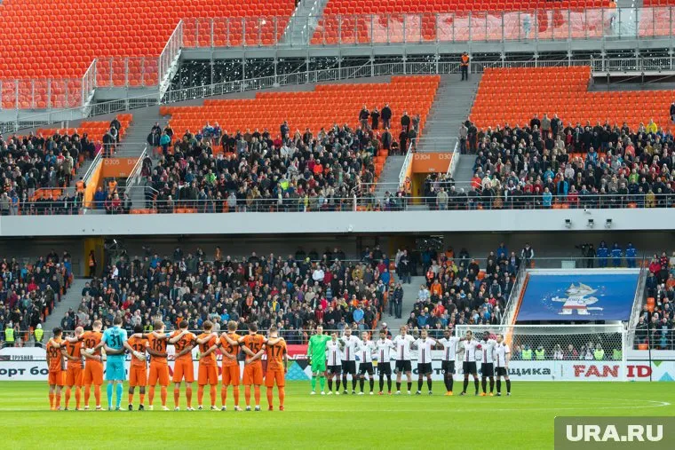 Постепенно на стадионы вернется все больше фанатов