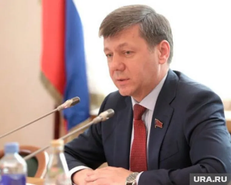 По словам Дмитрия Новикова, депутаты обсудят инцидент с коллегой на ближайшей встрече