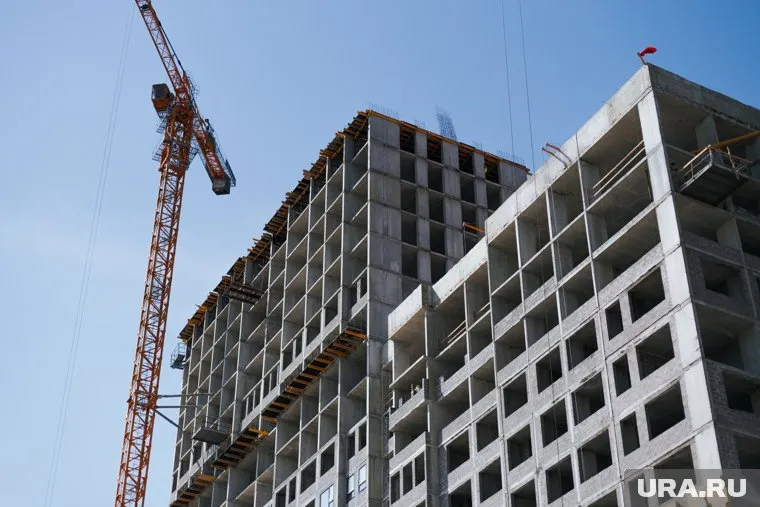 Мужчина погиб из-за падения на него перил