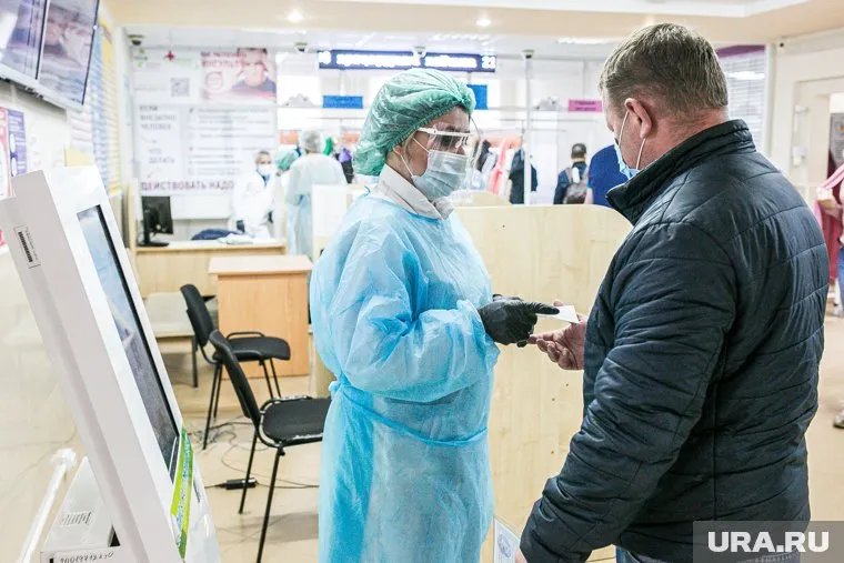 Чаще всего люди заражаются «Омикроном» в закрытых помещениях