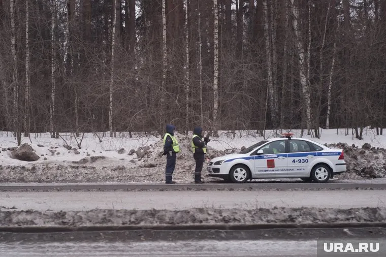 Автобус опрокинулся в кювет