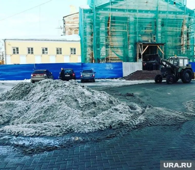 В честь Крыма в Перми почистили центральную площадь