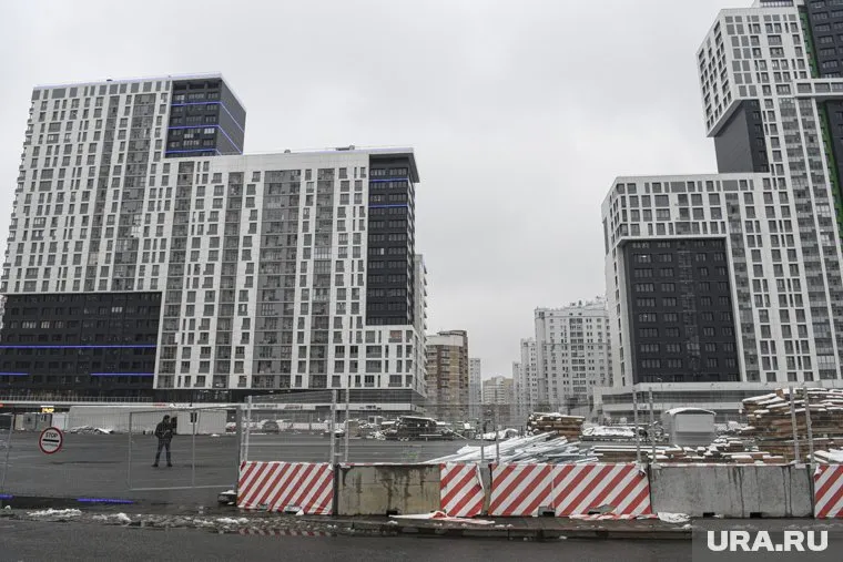 Жители дома ЖК «Крыловъ-2» уже обратились с жалобами в Генпрокуратуру РФ, к полпреду президента в УрФО и областному омбудсмену