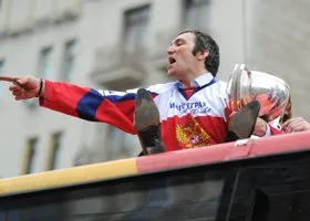 Исторический хет-трик Овечкина принес «Вашингтону» победу в матче с «Чикаго»