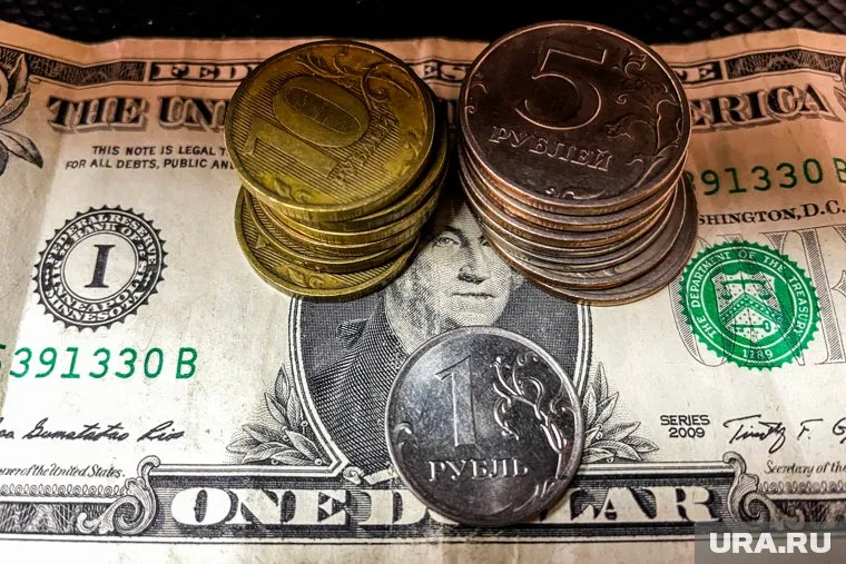 Падение цен на сырье спровоцирует рост доллара, считает аналитик