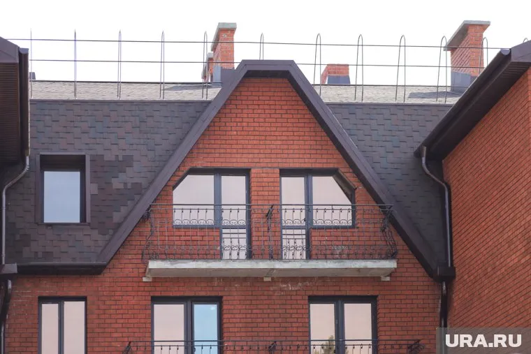 Власти продают землю под КРТ возле строящегося ЖК с таунхаусами в Заозерном 