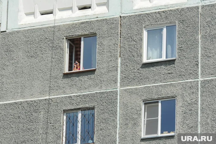 Юрист предупредил об опасности при заглядывании в чужие окна