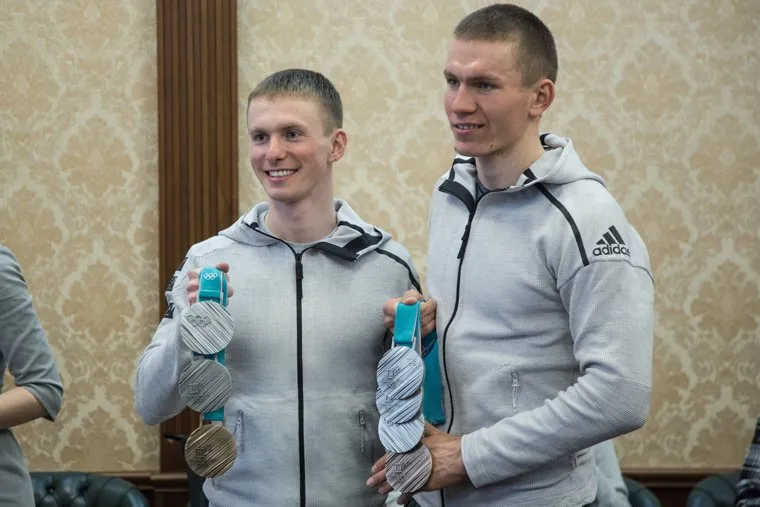 Чествование олимпийских медалистов Дениса Спицова и Александра Большунова в малом зале правительсва. Тюмень, спицов денис, большунов александр