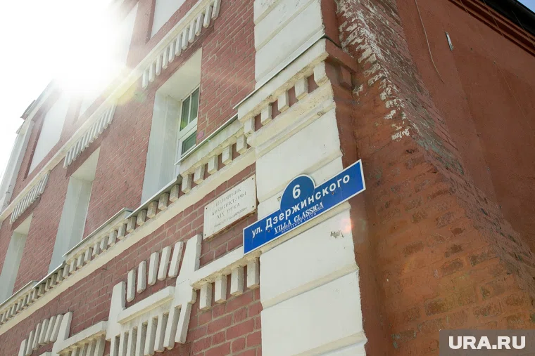 Это позволит за счет внебюджетных средств сохранить исторические здания