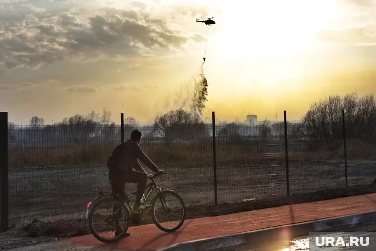 Борьба с огнем в Кургане ведется и на земле, и в воздухе