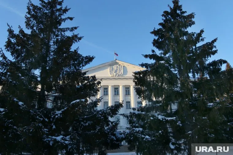 Клиент такси попросил забрать его у центрального входа мэрии