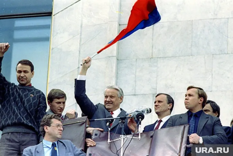 Неудавшийся путч 1991 года укрепил позиции команды Бориса Ельцина