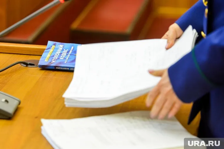 Причины розыска и обвинения пока не указаны