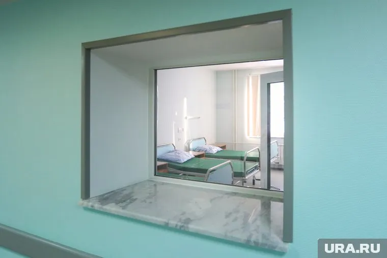 В больнице Урая ЧП - пенсионерка выпрыгнула из окна учреждения