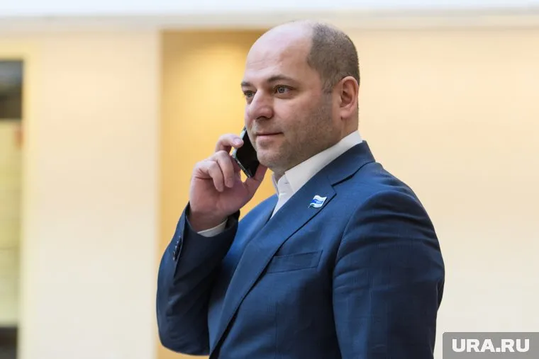 Илья Гаффнер готов противостоять сразу двум однопартийцам