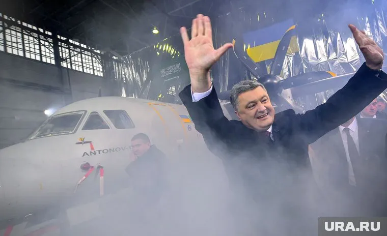 Петр Порошенко тайно прилетел в Киев