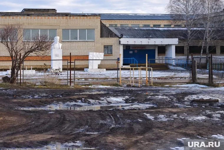 В школе села Целинное отменили занятия из-за гололеда, который образовался после дождя