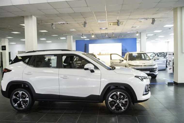 Автомобиль "Москвич 3" в автосалоне "Сатурн - Р auto". Пермь