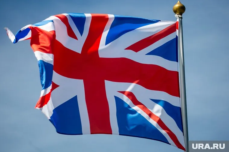 Джонсон может поплатиться карьерой за вечеринки во время карантина, считают в СМИ