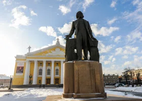 «Окультуриваться надо, товарищи»: журналист URA.RU из Челябинска сходила на «Паяцы» и «Алые паруса»