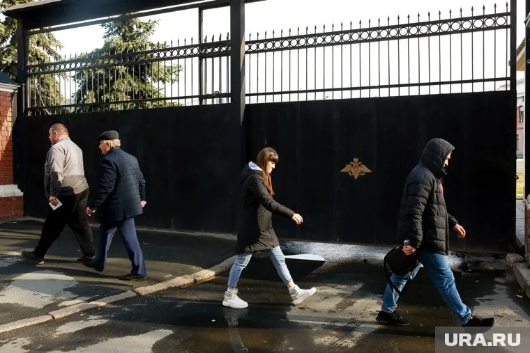 Мужчина пытался протаранить ворота военкомата, сообщает «Фонтанка» (архивное фото)