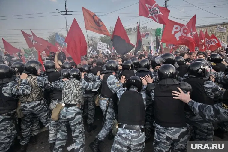 Алексей Гаскаров считает, что 6 мая 2012 года был пик протестной активности, который власти свели на нет. Кадр с "Марша миллионов"