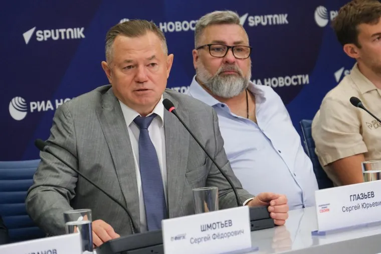 Церемония первой национальный премии "СВОИМ". Москва