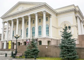 Актеры Тюменского драмтеатра посвятили песню подследственному экс-директору