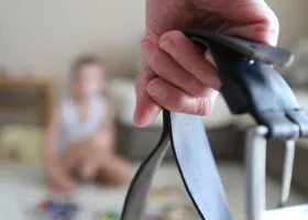 Силовики раскрыли подробности скандала с жестоким избиением отчимом ребенка в ХМАО