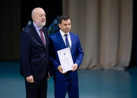 Крашенинников вручил благодарность главе пермского крайизбиркома Вагину