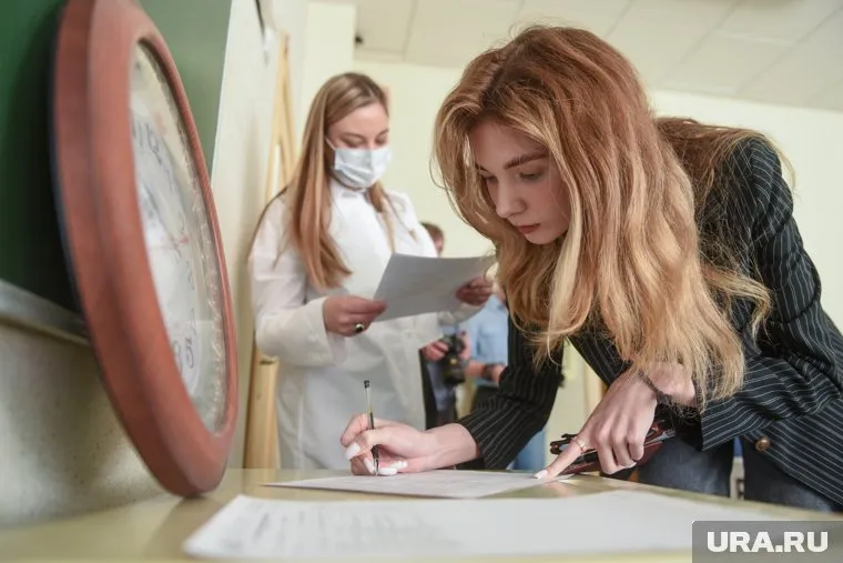 Гранты от главы региона в размере 100 тысяч рублей получат 26 талантливых педагогов