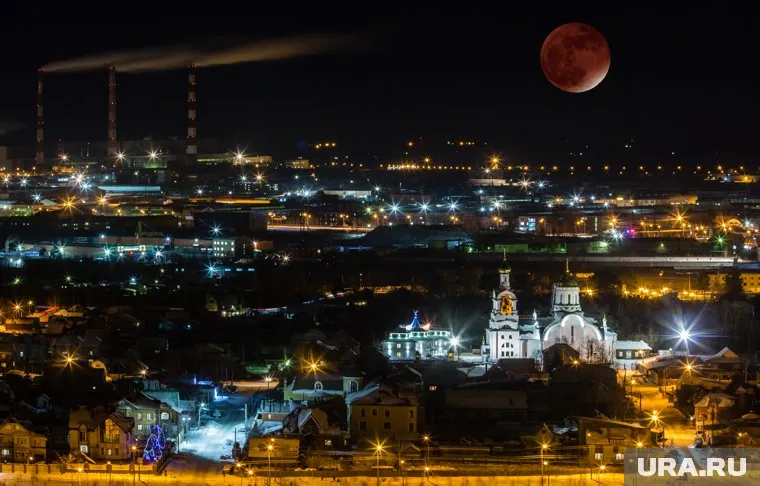 На выходных в небе на Ямале появится кроваво-красная Луна