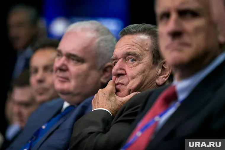 Герхард Шредер попал в санкционный список из-за своего поста в «Роснефти»