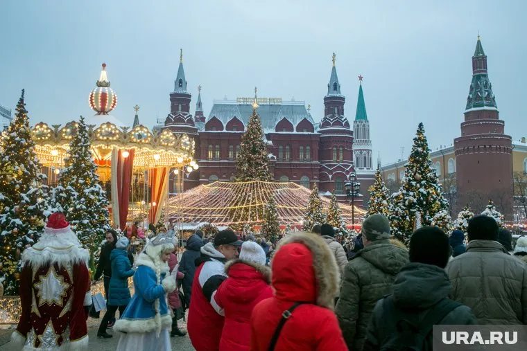 Массовые гуляния в Новый год могут отменить из-за дефицита коечного фонда в ковид-госпиталях