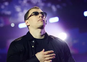 «Пинком в армию»: рэпер Макан готовится к службе