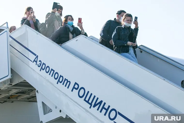 Пассажиры прилетают из Сочи в Тюмень с задержкой от 8 до 16 часов