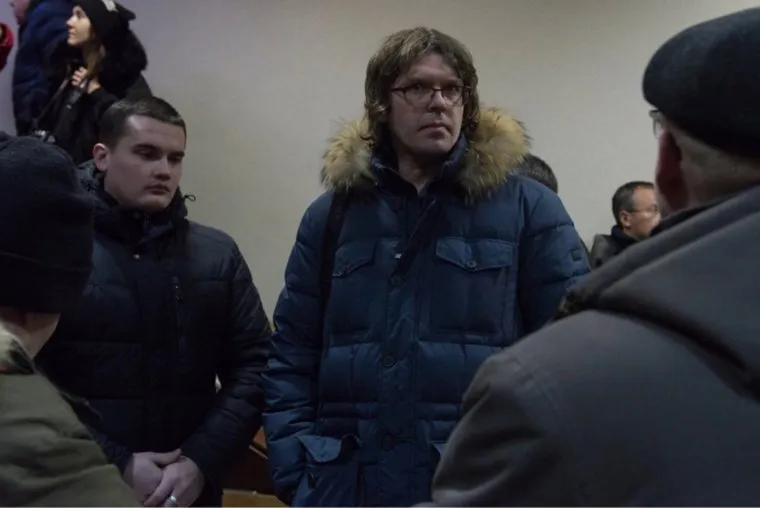 Суд арестовывает Новикова СЖАТЫЕ фото, Новиков сын