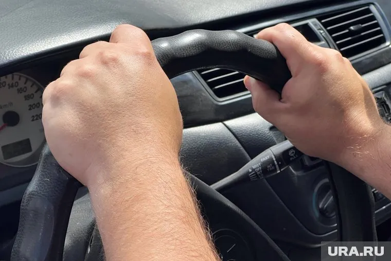 Автоперекупы устроили разборки с экс-партнером по бизнесу прямо на дороге из-за долга