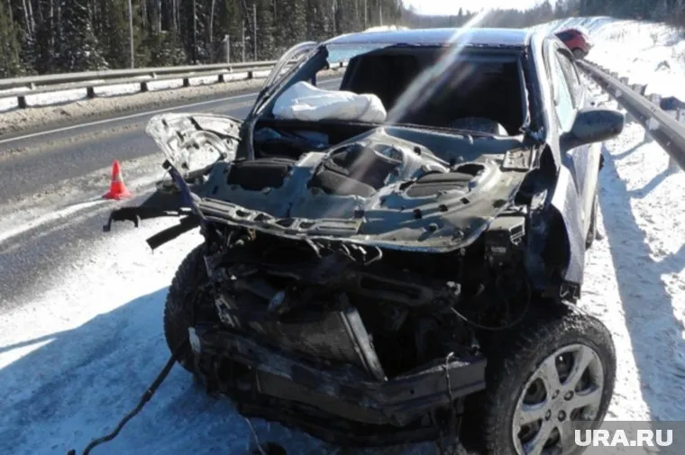 Машину полковника вынесло на встречную полосу