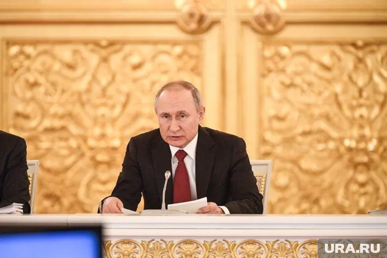 Школьное образование в РФ должно измениться, считает Путин