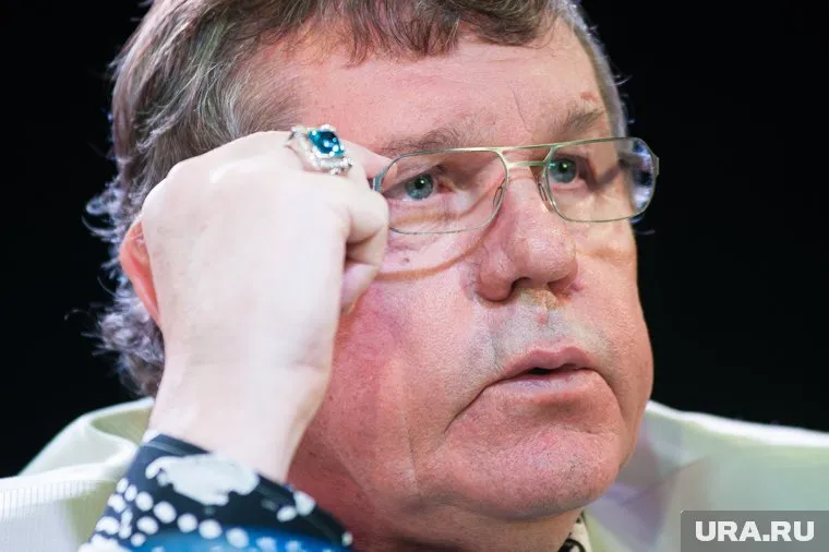 Ведущему «Первого канала» придется стать соответчиком по иску Новикова