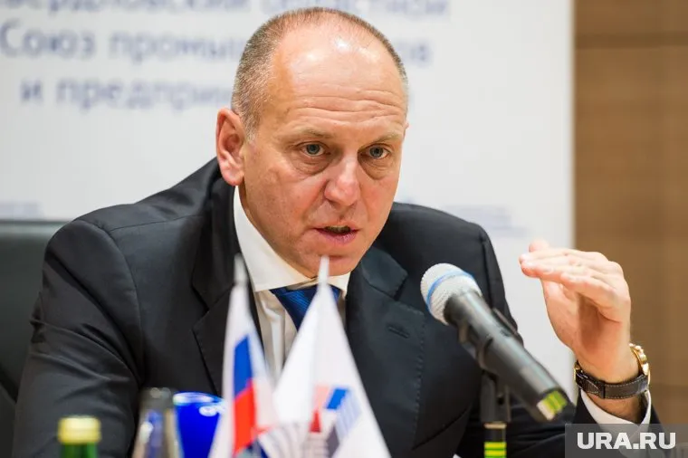 Дмитрий Пумпянский владеет 97,23% голосующих акций «СКБ Банка» через АО «Группа Синара» и другие компании