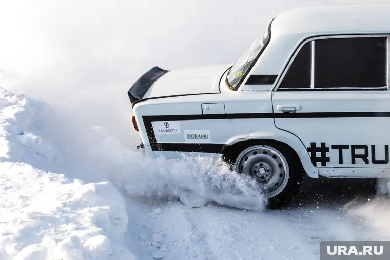 В ХМАО задержали 26-летнего мужчину, который дрифтовал у памятника