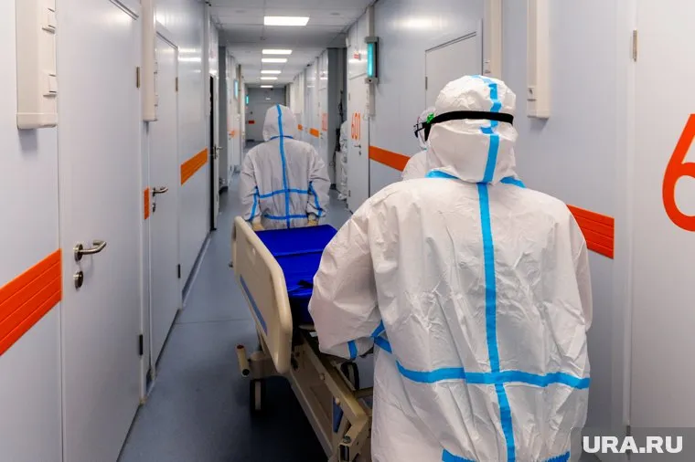 За сутки в России госпитализировали с коронавирусом 12 226 пациентов