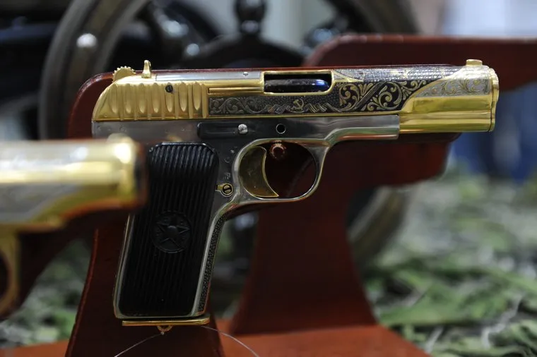 Пресс-тур по Синегорью Челябинск, оружие, златоустовская оружейная фабрика, пистолет тт