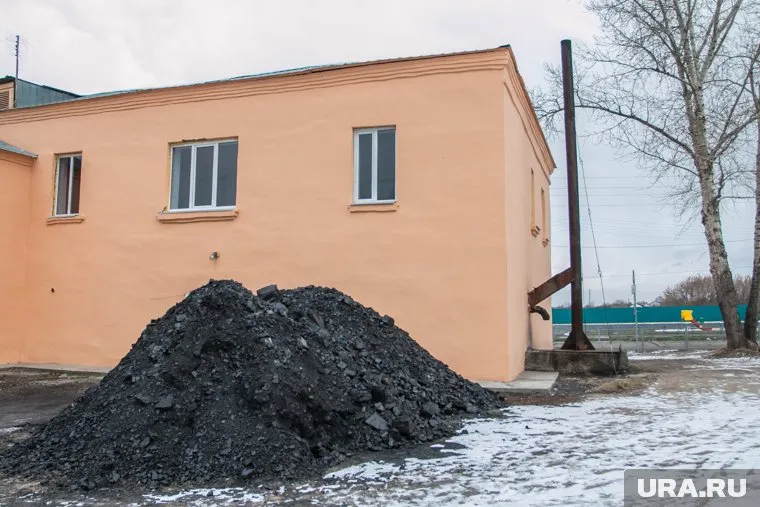 Поставщик не может отправить уголь в котельную (архивное фото)