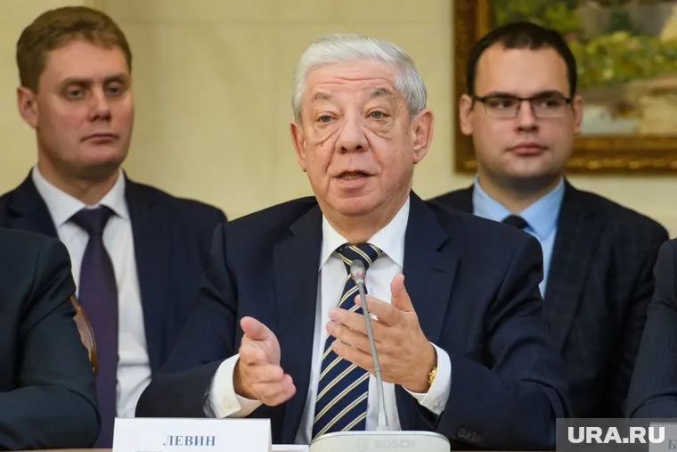 Председателю Общественной палаты Александру Левину компенсируют не только перелет бизнес-классом, но и проживание в номере «люкс»