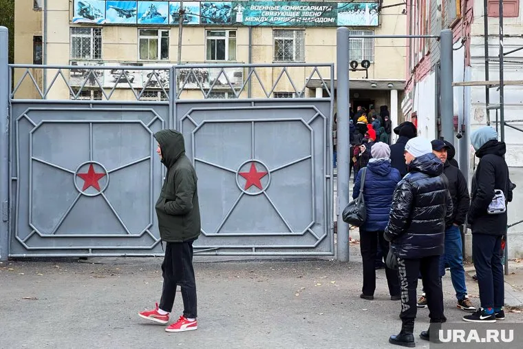 Исполнительное производство может быть приостановлено по просьбе должника, проходящего военную службу по призыву