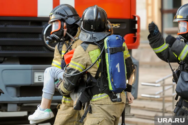 Пожарные вывели из опасной зоны 18 человек