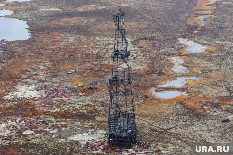 Россия готова ограничить поставки нефти, чтобы не поставлять ее странам, которые ввели потолок цен, уточнил Александр Новак